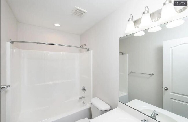 Building Photo - 3221 Tiburon Way