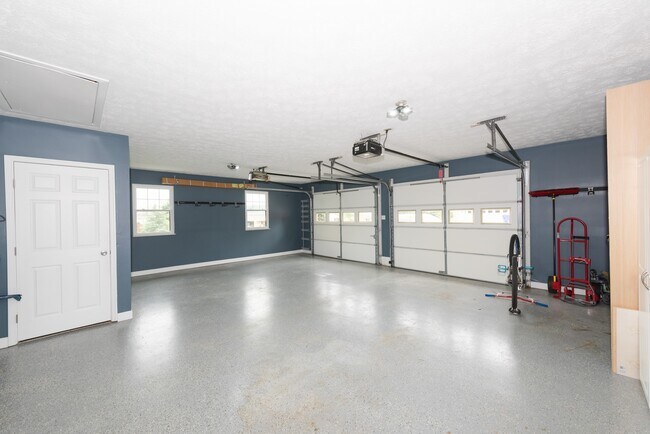 Building Photo - 5936 Clearbrook Dr