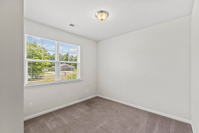 Building Photo - Holly Ridge Ranch Home available now!