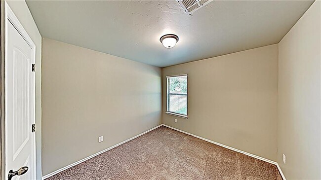 Building Photo - 123 St Charles Way