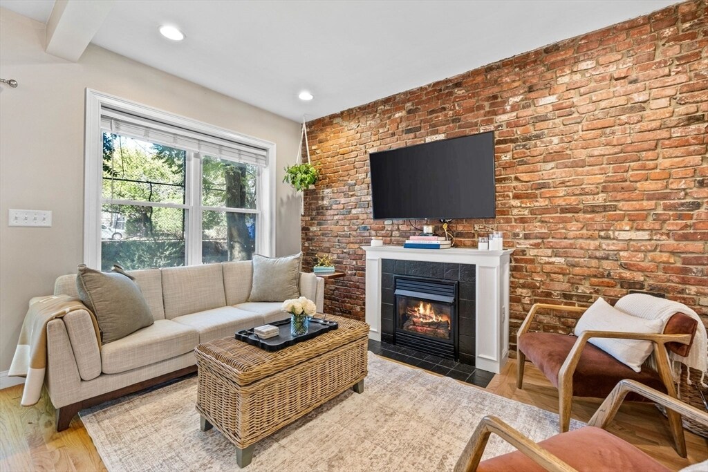 Building Photo - 39 I St