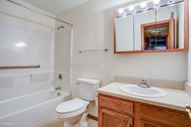 Building Photo - 2 br, 1 bath Apartment - Patrick Place LP