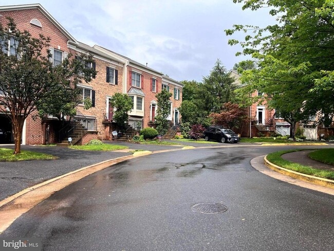 Building Photo - 5144 Woodfield Dr