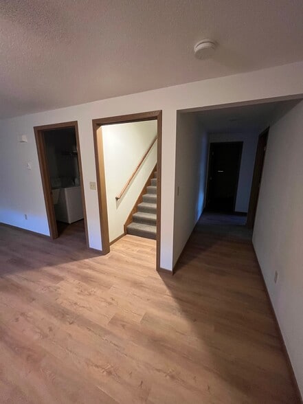 Building Photo - 1115 Skyline Dr