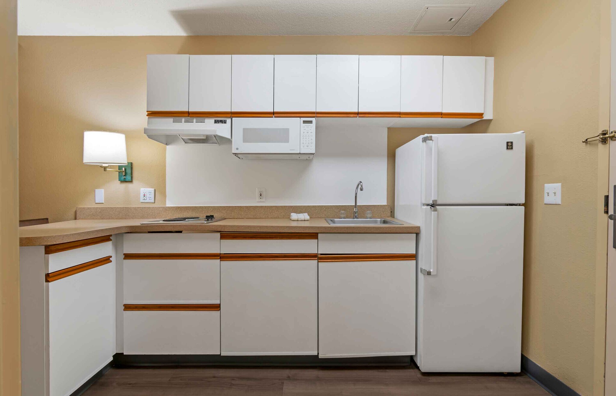 Building Photo - Furnished Studio-Kansas City - Overland Park - Nall Ave