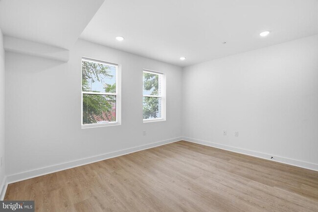 Building Photo - 2216 N Franklin St