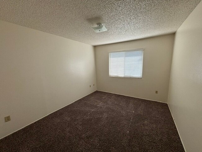 Building Photo - 8012 N Laurelglen Blvd