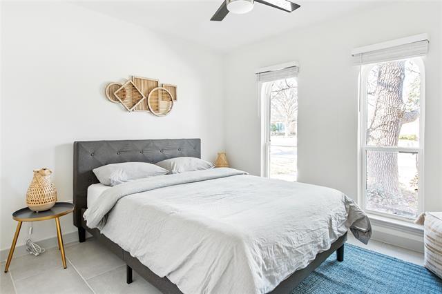 Building Photo - 2212 Parkhaven Dr