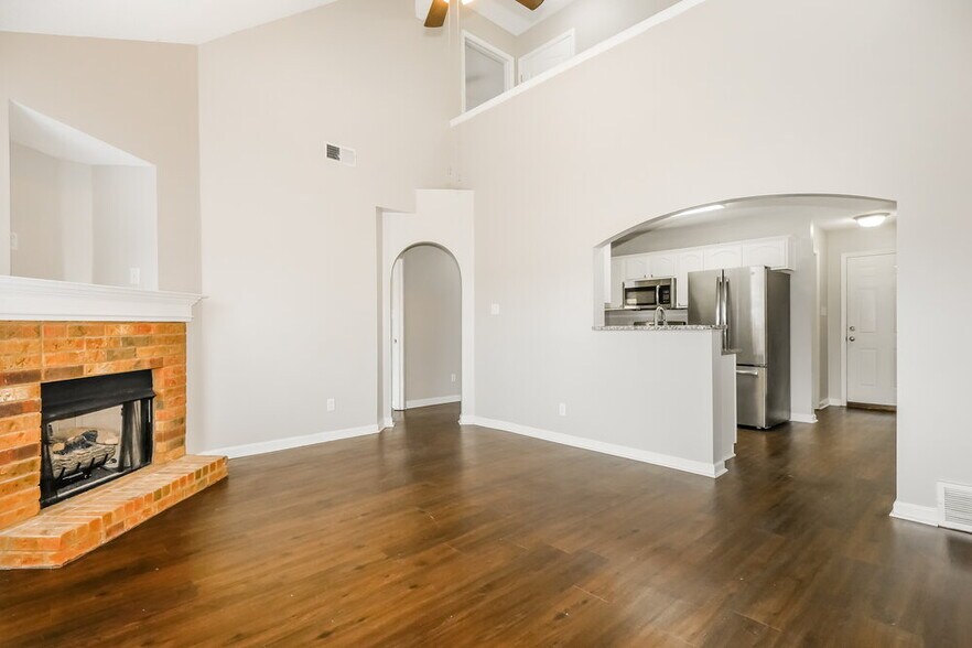Building Photo - 10115 Cross Valley Dr