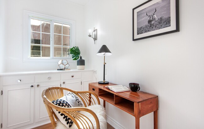 Building Photo - 422 Smithwood Dr