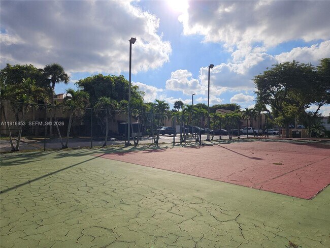 Building Photo - 311 W Park Dr