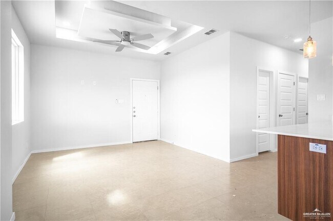 Building Photo - 409 N Onyx Ave