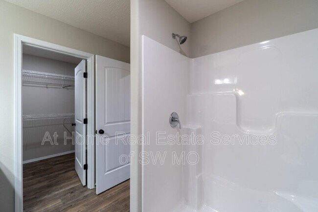 Building Photo - 1802 S 15th St