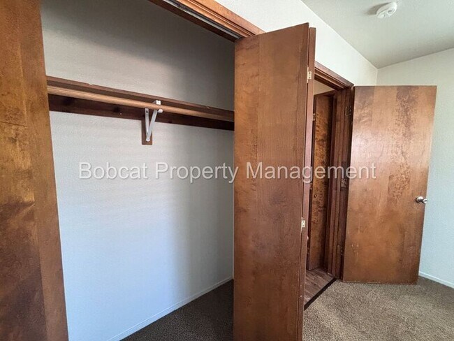 Building Photo - 1516 South Ct