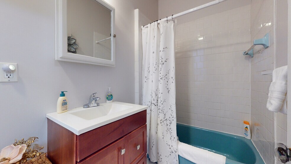 Building Photo - 1253 Beacon St