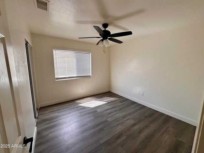 Building Photo - 866 E Morelos St