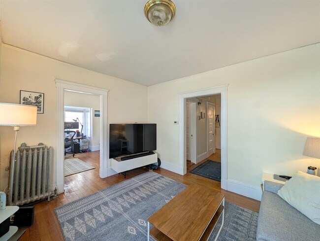 Building Photo - 14 Sanborn Ave