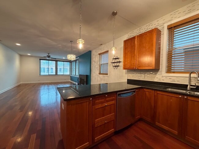 Building Photo - 1730 N Western Ave