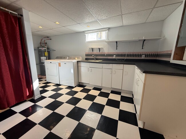 Building Photo - Now renting 4 bedroom House