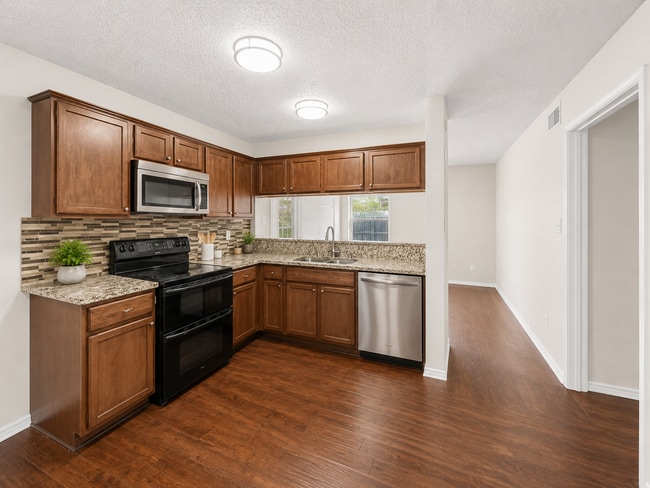 Building Photo - Spacious, Updated Townhome in Garland