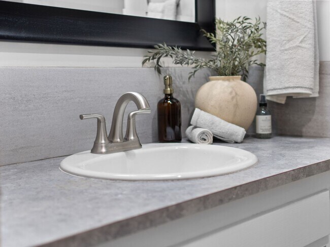 Building Photo - Beautiful FULLY FURNISHED TWO BEDROOM DUPLEX!