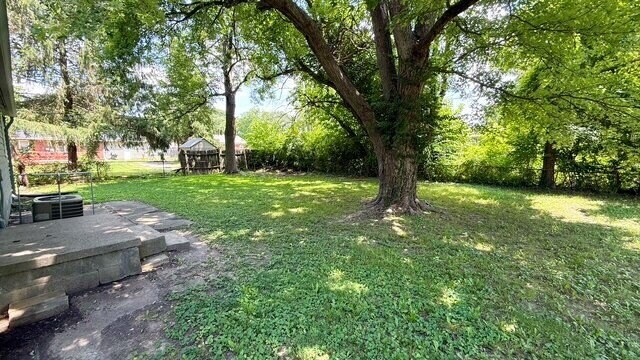 Building Photo - EAST SIDE 3 BEDROOM RANCH WITH CARPORT AVAILABLE NOW!