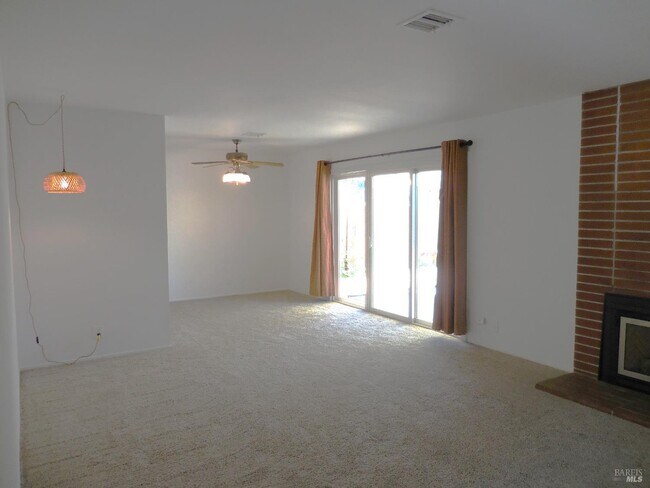 Building Photo - 143 Kit Carson Way