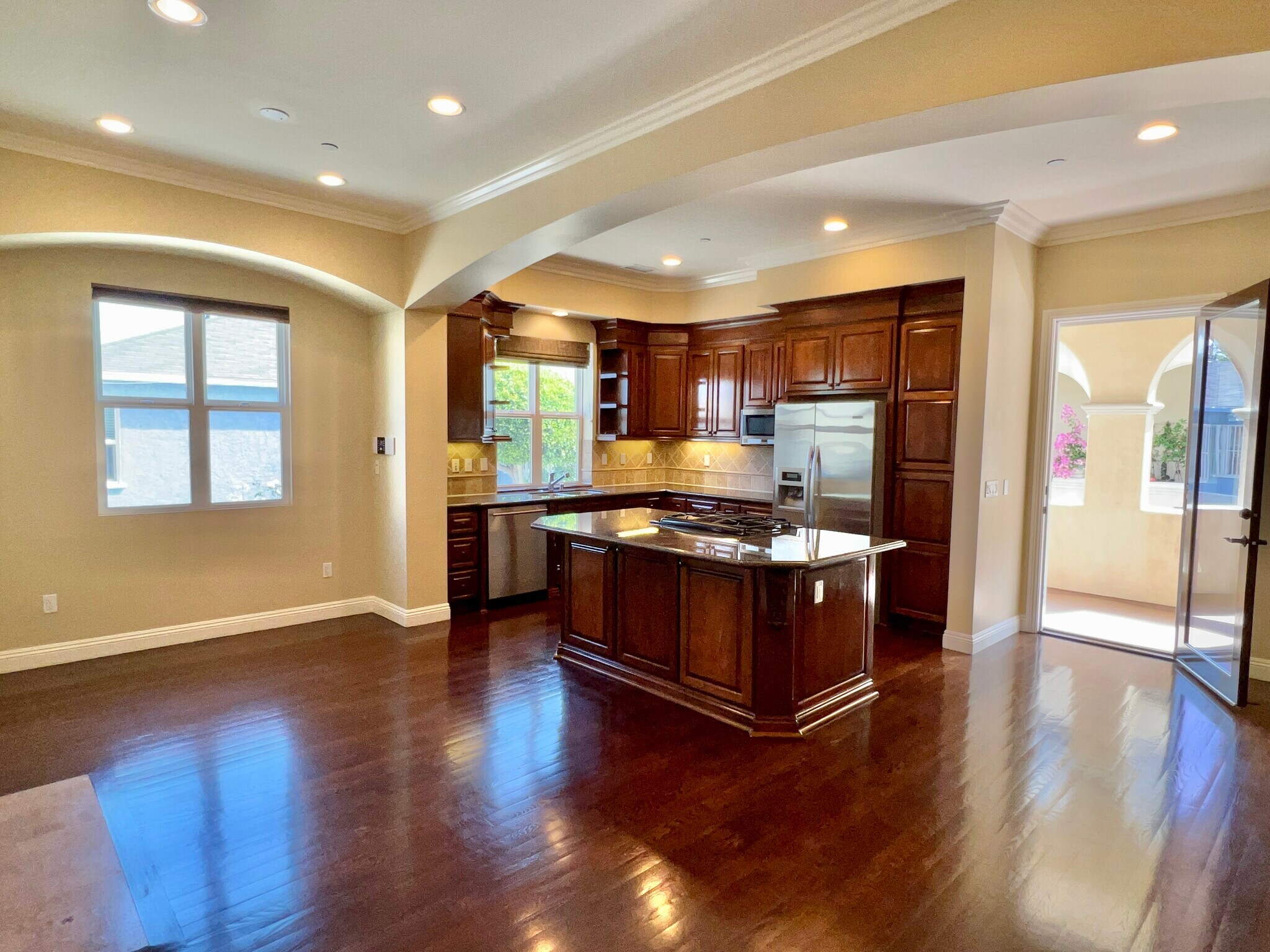 Building Photo - 3844 Tilden Ave