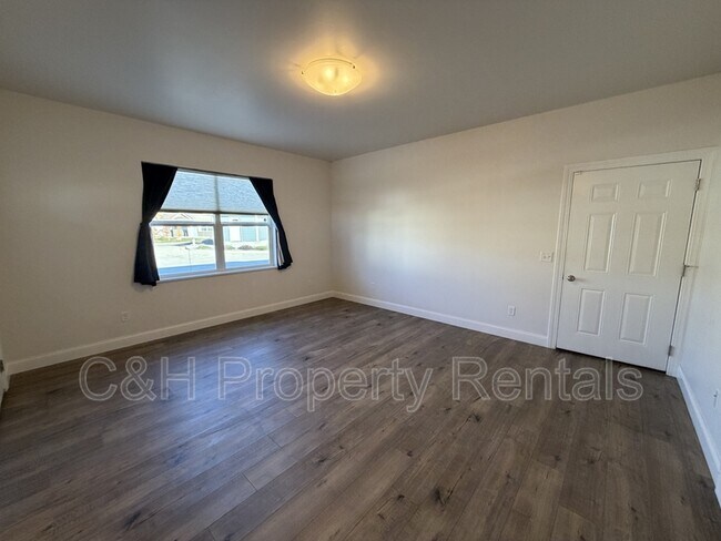 Building Photo - 1405 Harmony Ct