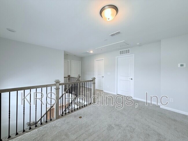 Building Photo - 820 Silo Pk Dr