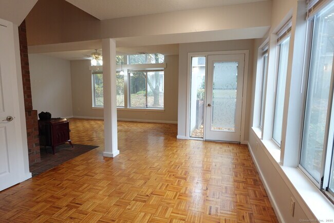 Building Photo - 17 Pepperidge Ct