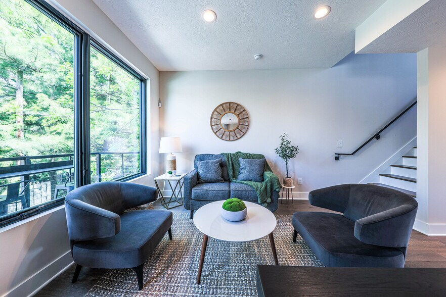 Building Photo - 362 Zimpfer St