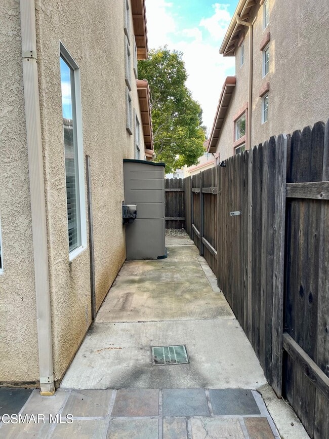 Building Photo - 658 Avenida Magdalena