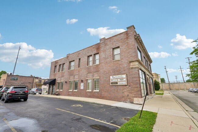 Building Photo - 1111 55th St