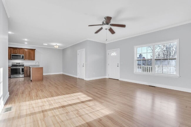 Building Photo - Beautifully 3-Bed Oasis in Travelers Rest with Granite Kitchen & Cozy Fireplace