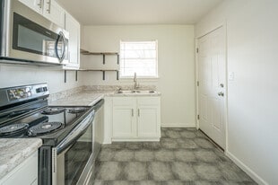 Building Photo - 1140 12th St S