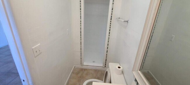 Building Photo - 2027 BENTLEY ST