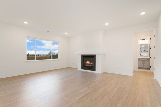 Building Photo - Newer Construction