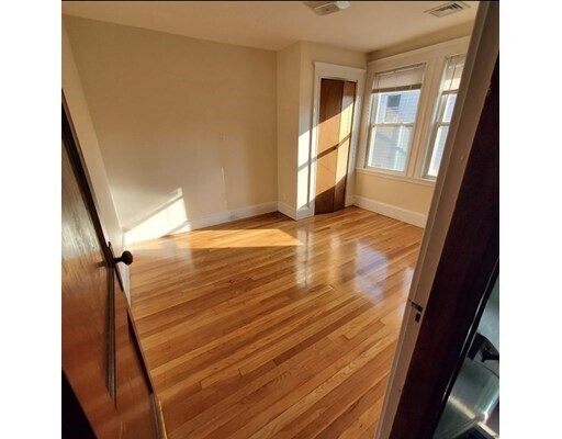 Building Photo - 69 Scammell St