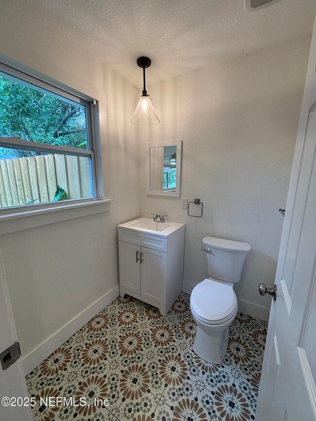 Building Photo - 935 Sailfish Dr E