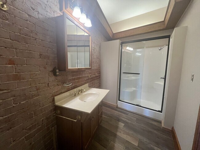 Building Photo - 103 S Boulder Ave
