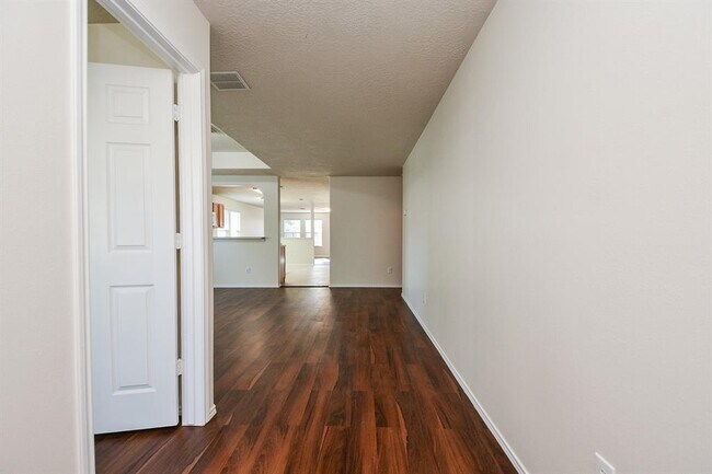 Building Photo - 19111 Yaupon Ranch Dr