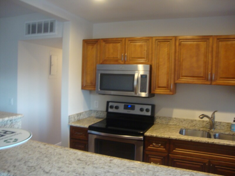 Building Photo - 665 Enfield St