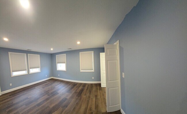 Building Photo - 37 Rose Glen St