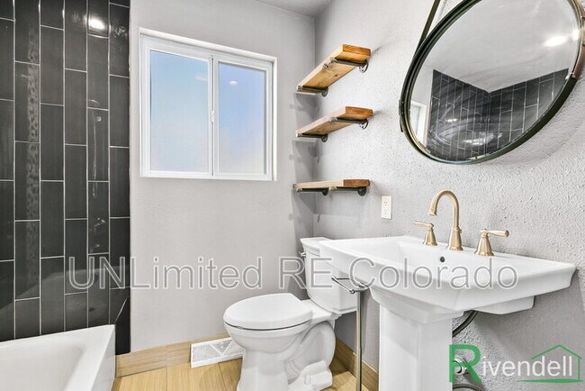 Building Photo - 1980 Willow St