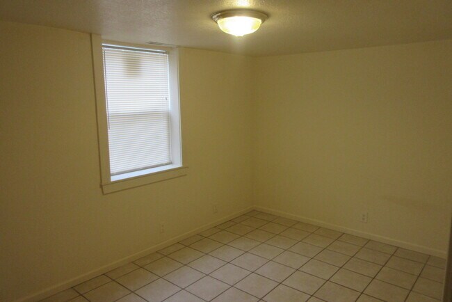 Building Photo - 1504 Rosemary Ln