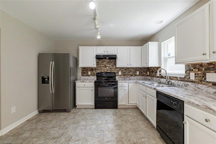 Building Photo - 100 Hadley Dr