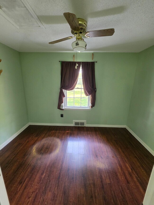 Building Photo - 4580 Shadowlawn Rd