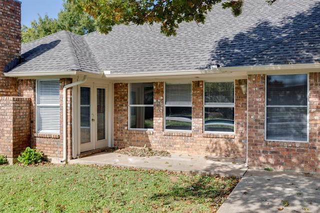 Building Photo - 1325 Lakeside Dr