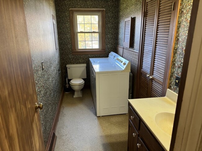 Building Photo - 204 Tidewater St